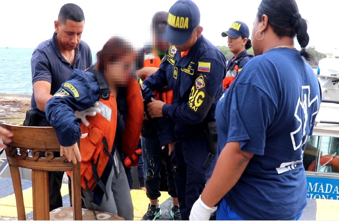 Armada de Colombia salvaguardó la vida de 15 migrantes en San Andrés La operación de búsqueda y rescate continúa, con el fin de dar con el paradero de cuatro personas que al parecer se encuentran desaparecidas. Unidades de Superficie, Guardacostas y Aviac