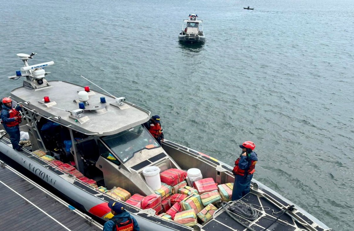 Interceptada lancha que transportaba 1.6 toneladas de cocaína en aguas del Pacífico