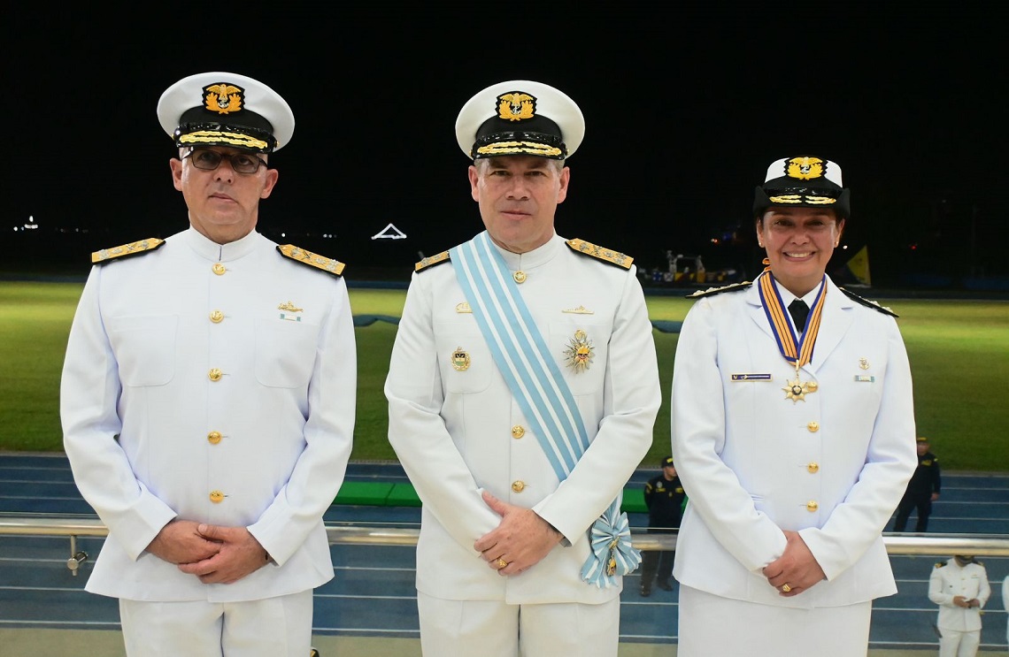 ceremonia de ascenso en el Día de la Armada de Colombia