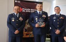 La Fuerza Aeroespacial recibió el premio de la Función Pública, como mejor entidad promotora del conocimiento