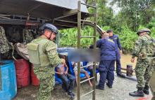 Armada de Colombia salva la vida de tres menores y un adulto, tras volcamiento de embarcación en el río Micay