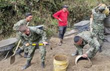 Trabajo interinstitucional con el Ejército Nacional permite la construcción de vías rurales en Murillo