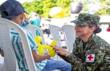 Soldados del Ejército Nacional demuestran su amor y vocación de servicio en Healing The Children en Neiva, Huila