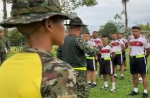 300 soldados profesionales serían incorporados al cuerpo de suboficiales del Ejército Nacional, entre ellos 6 hombres de la Vigésima Segunda Brigada de Selva 