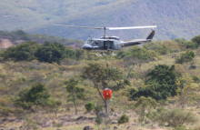 Apoyo aéreo en la lucha contra incendios forestales en el Tolima