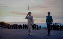 Los soldados aviadores dan la bienvenida a su nuevo comandante