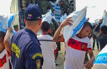 El Buque de Desembarco Anfibio ARC 'Golfo de Urabá' de la Armada de Colombia zarpó con más de 150 toneladas de ayudas humanitarias. 