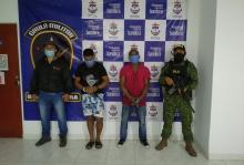 cogfm-armada-de-colombia-dos-presuntos-extorsionistas-de-la-banda-la-local-en-buenaventura-07.jpg