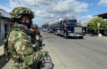 cogfm-fuerzas-militares-custodian-caravanas-de-vehiculos-en-el-bajo-cauca-antioquia-14.jpg