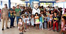 comunidad_indigena_de_isla_gallinazo_recibe_kits_escolares_5.jpg
