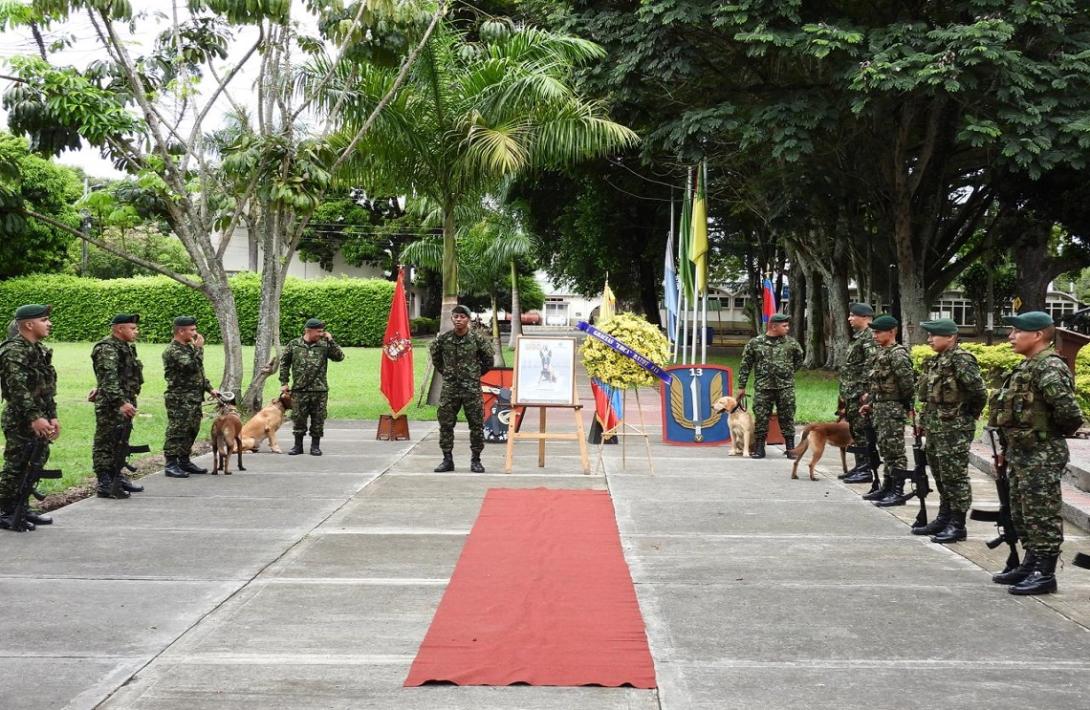 Con un sentido homenaje despiden a Urca, canina de antiexplosivos