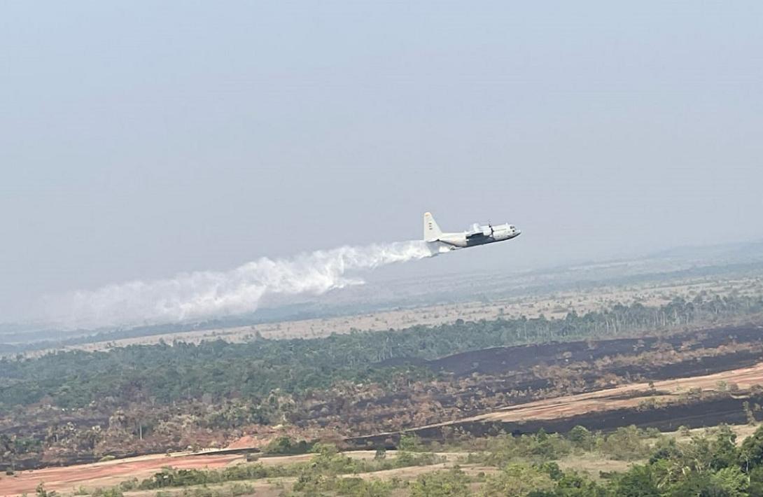 Controlado incendio forestal en el Vichada con el apoyo de la Fuerza Aeroespacial Colombiana