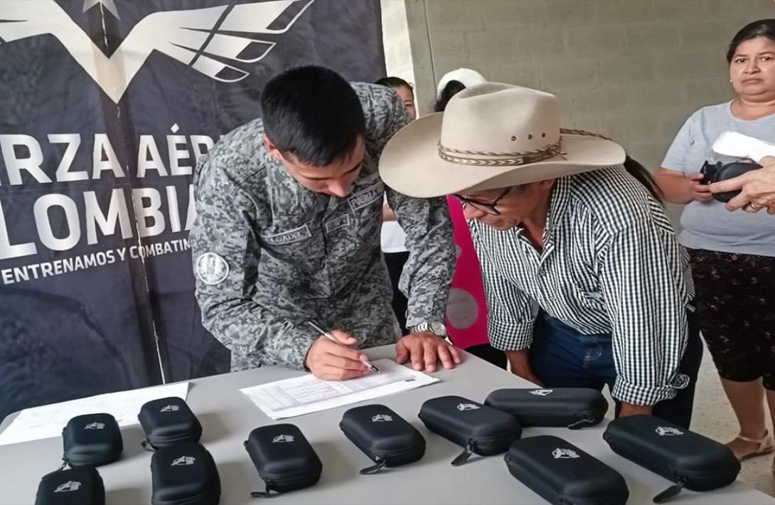 53 lentes formulados fueron entregados en Támara, Casanare por su fuerza Aeroespacial Colombiana