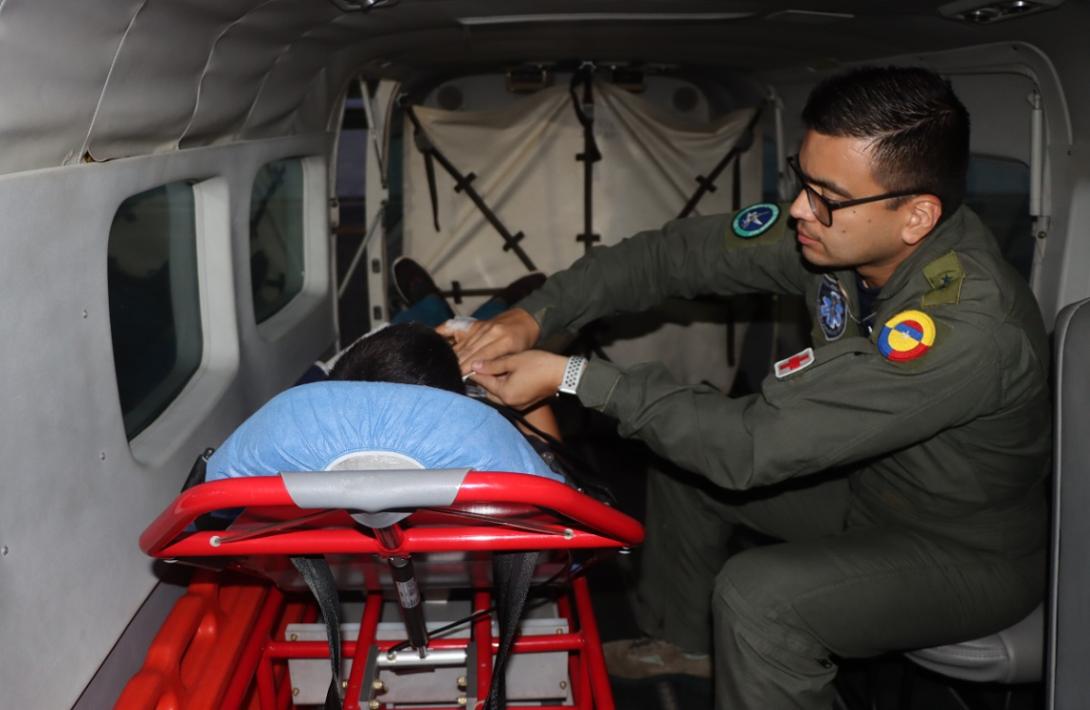 Avión militar atendió menor de edad y adulta mayor con complicaciones médicas