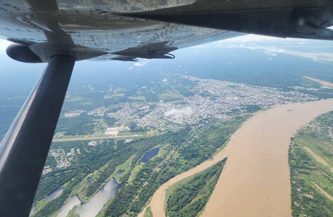 Viaje seguro por el Amazonas con su Fuerza Aérea Colombiana