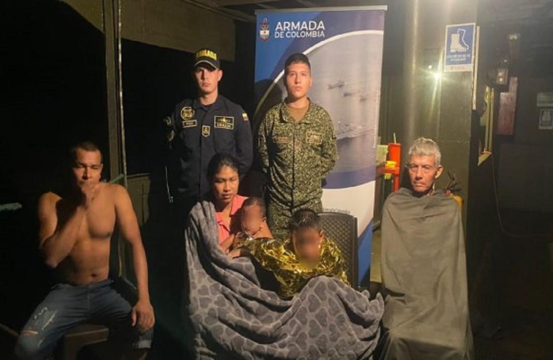 Armada de Colombia rescata a cinco náufragos