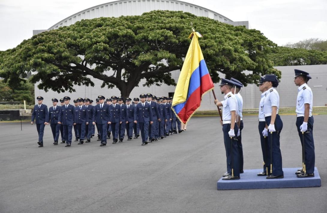 Un nuevo grupo de Oficiales Profesionales de Reserva fue ascendido en Cali