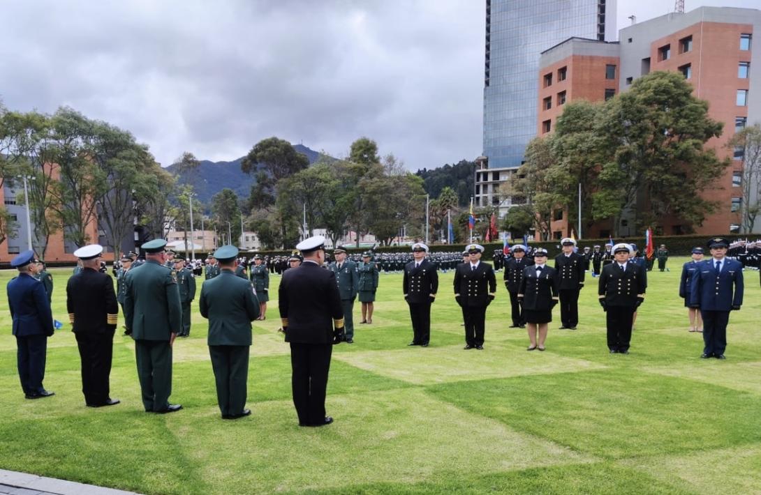 Con ceremonia militar conjunta las Fuerzas Militares conmemoraron 48 años de creación de los Profesionales Oficiales de Reserva
