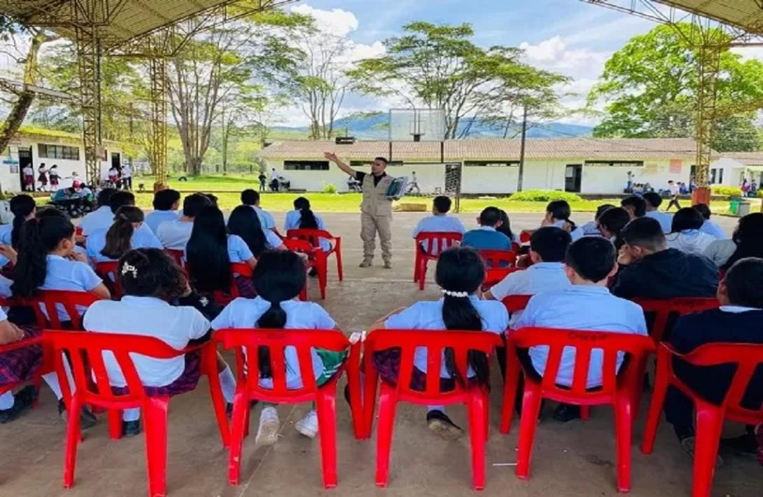 Educación para el Riesgo de Minas conquista el corazón de las comunidades