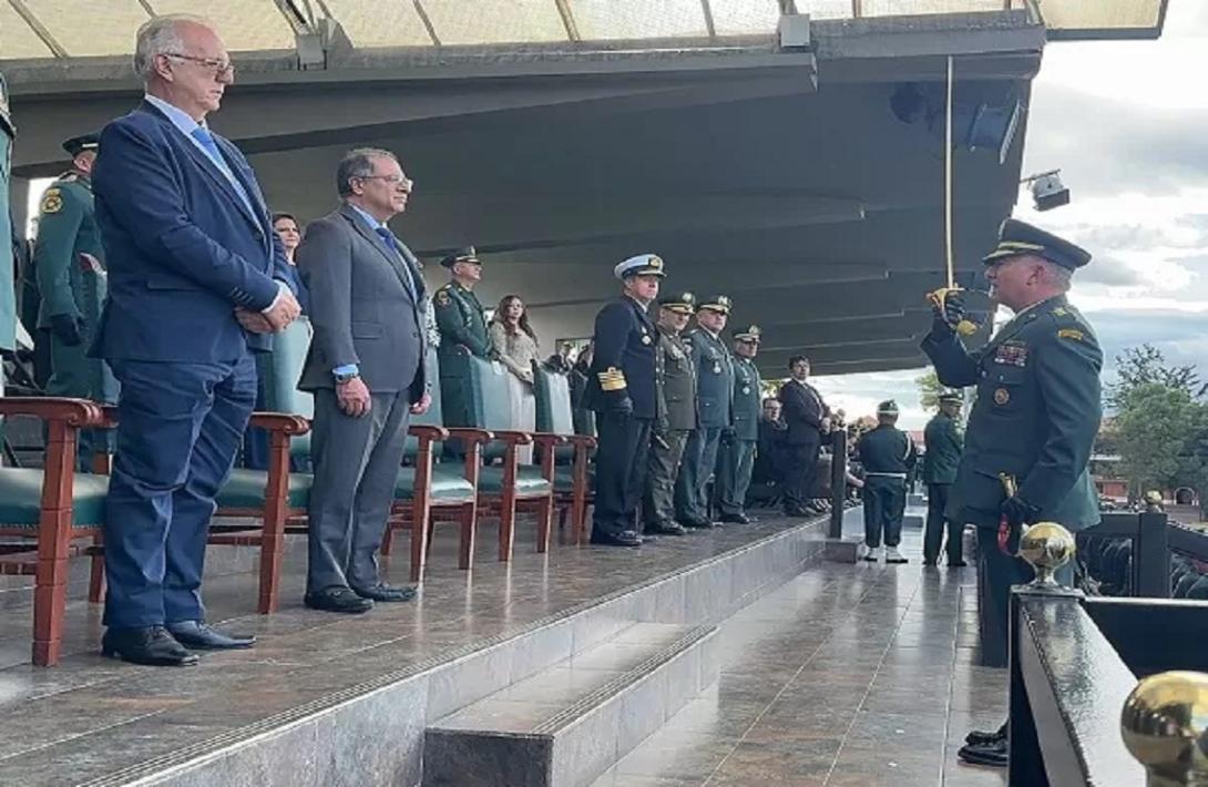 El señor Mayor General Luis Emilio Cardozo Santamaría asumió como Comandante del Ejército Nacional