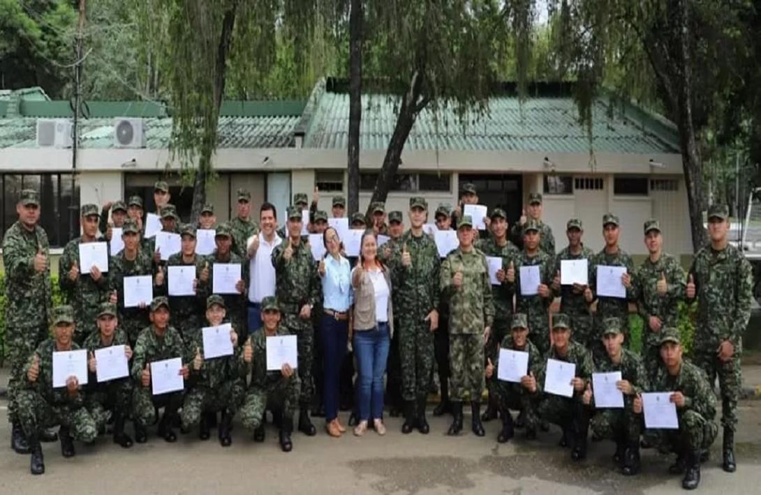 Más de 100 soldados que prestan su servicio militar en Santander han sido certificados por el Sena