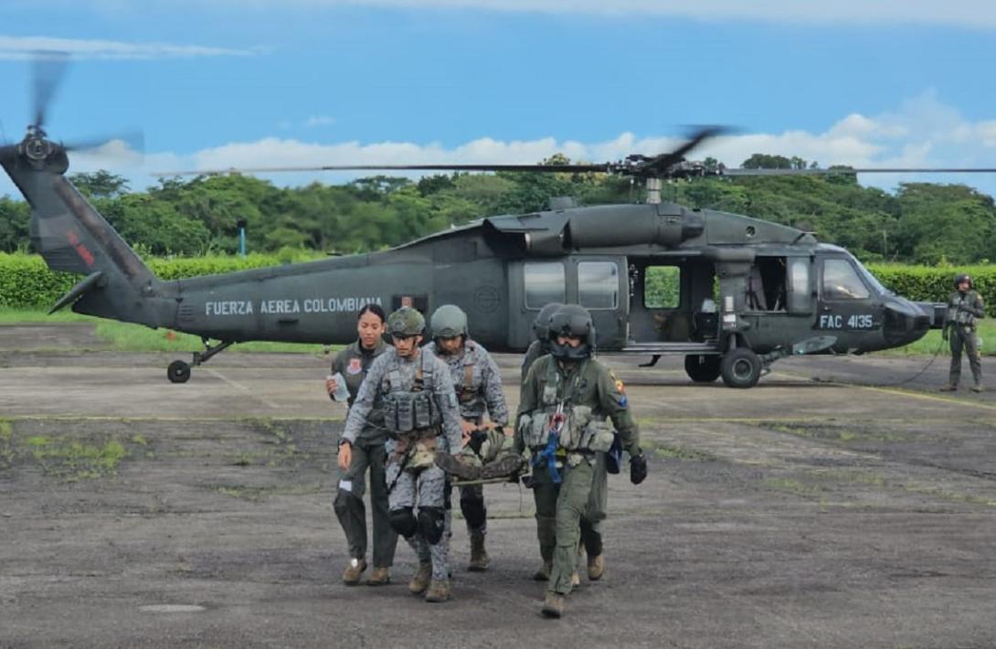 Exitosa evacuación aeromédica en helicóptero Black Hawk de su Fuerza Aérea Colombiana