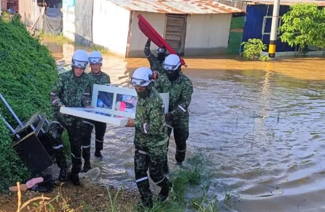 Tropas del Ejército Nacional atienden emergencia por inundaciones en Yondó, Antioquia