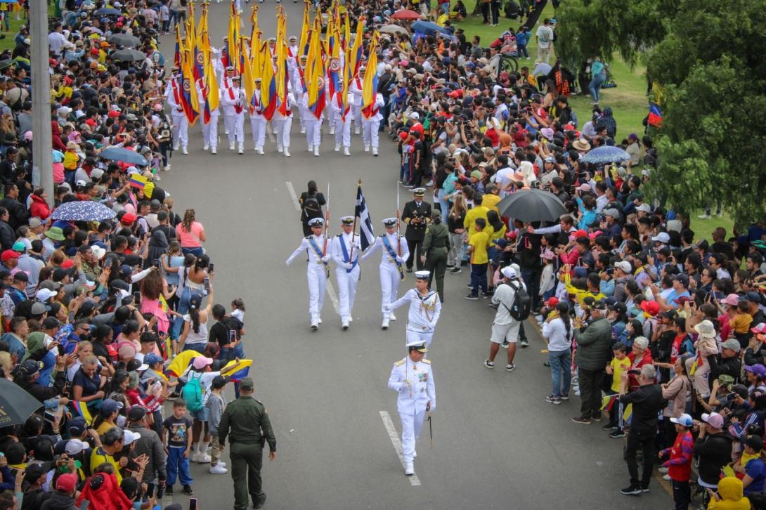 Fuerzas Militares avivaron el orgullo de Independencia, mostrando sus capacidades en homenaje al pueblo colombiano  