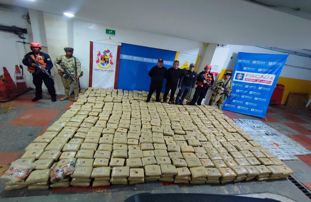En operación de interdicción marítima en La Guajira, las Fuerzas Militares incautan marihuana y cocaína avaluada en más de 9 millones de dólares