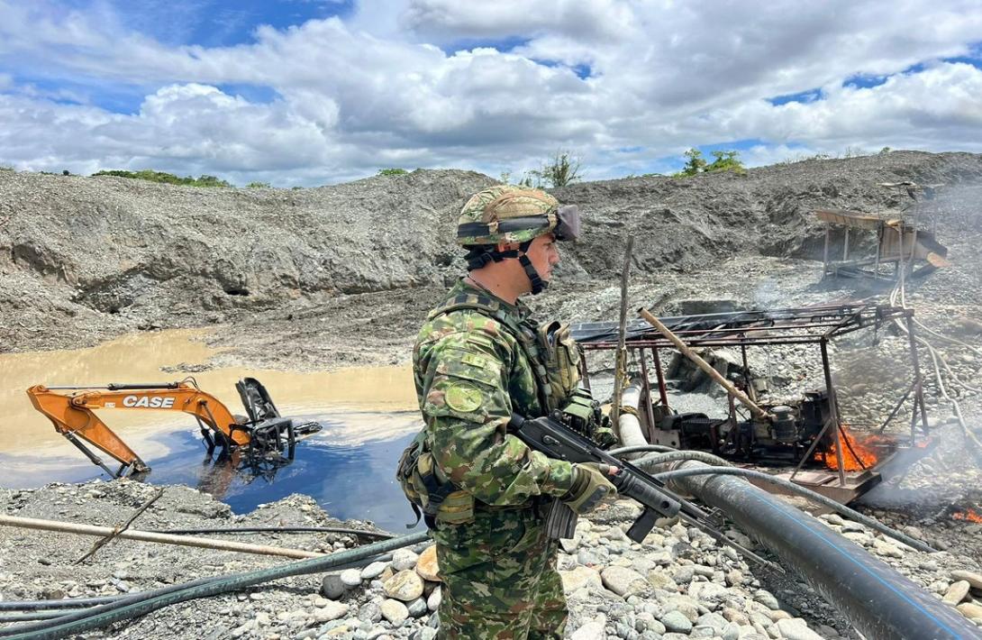 Nuevo golpe contra finanzas de disidencias 'Jaime Martínez’: destruida maquinaría empleada en minería ilegal en el Pacífico caucano