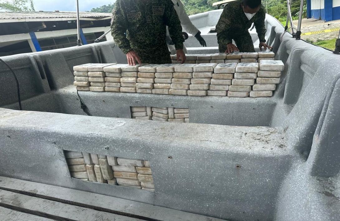 Incautados más de 800 kilogramos de cocaína ocultos en el doble fondo de una lancha