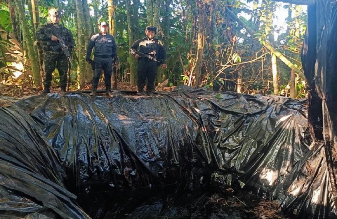 En Putumayo, Ejército Nacional desmantela refinería ilegal de hidrocarburos, construida artesanalmente por los Comandos de Frontera