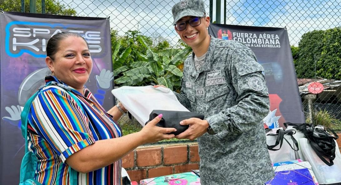 Entrega de kits escolares impulsa la calidad educativa en la zona rural de Melgar