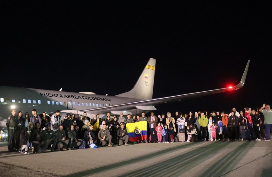 105 connacionales regresan a Colombia desde Beirut, en segundo vuelo humanitario de la FAC