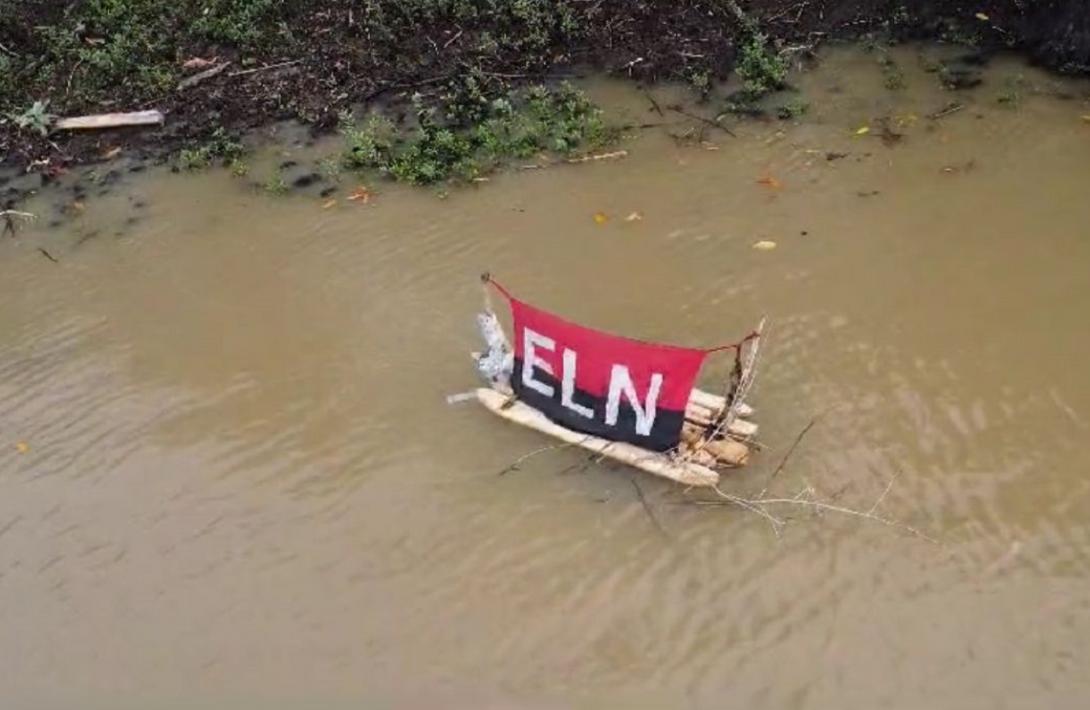 Fuerzas Militares desactivan controladamente explosivos del ELN en barcaza artesanal en Chocó