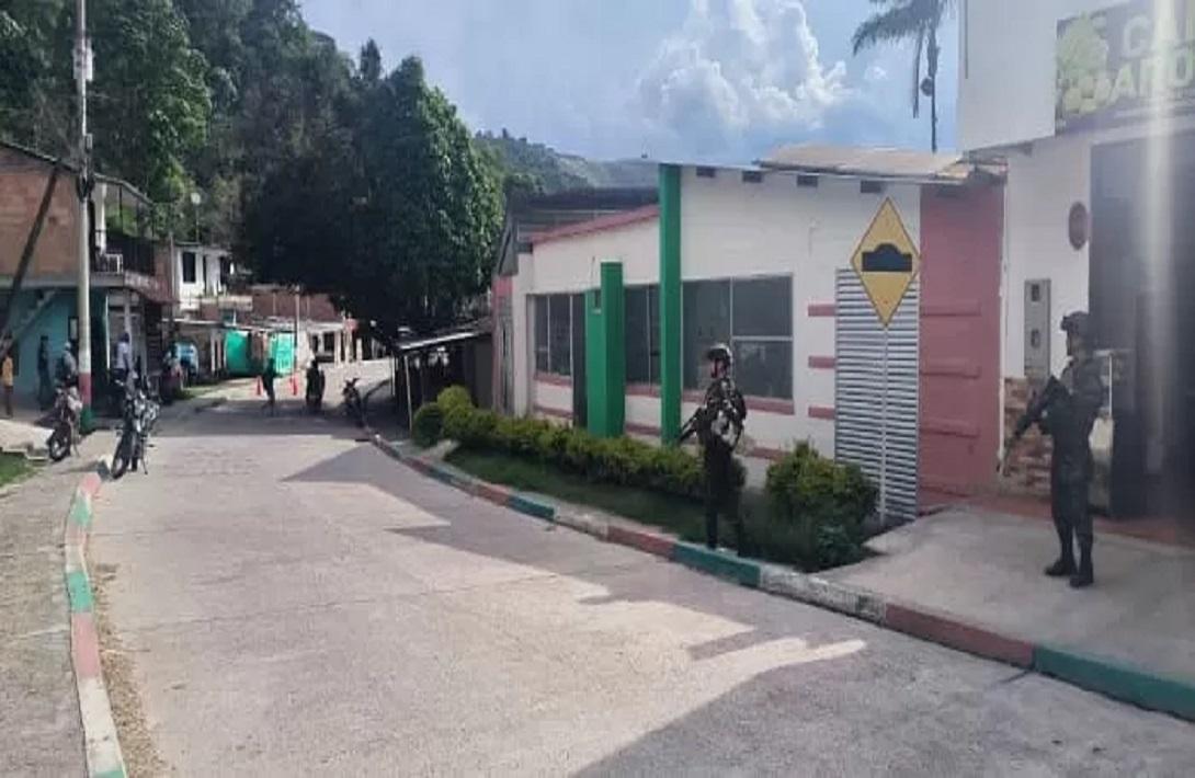 Ejército y Policía retiran cilindro señuelo entregando parte de tranquilidad