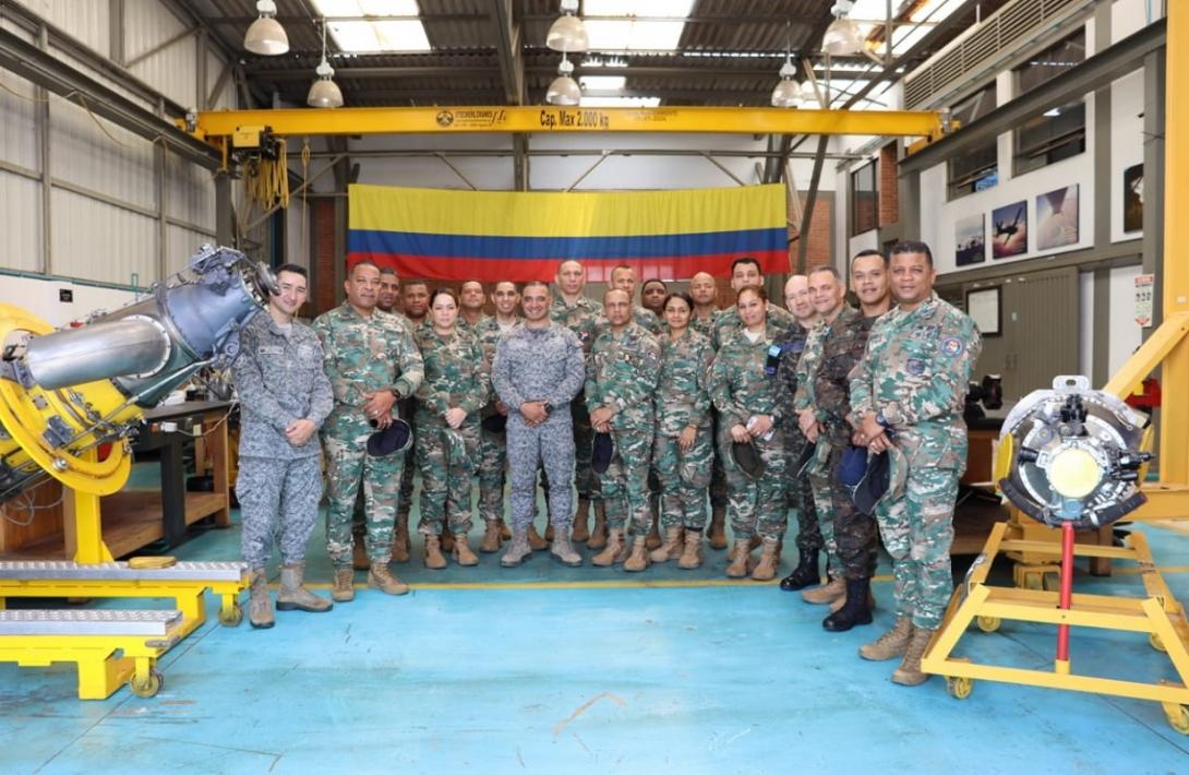 Delegación de Fuerza Aérea de República Dominicana visita al Comando Aéreo de Mantenimiento