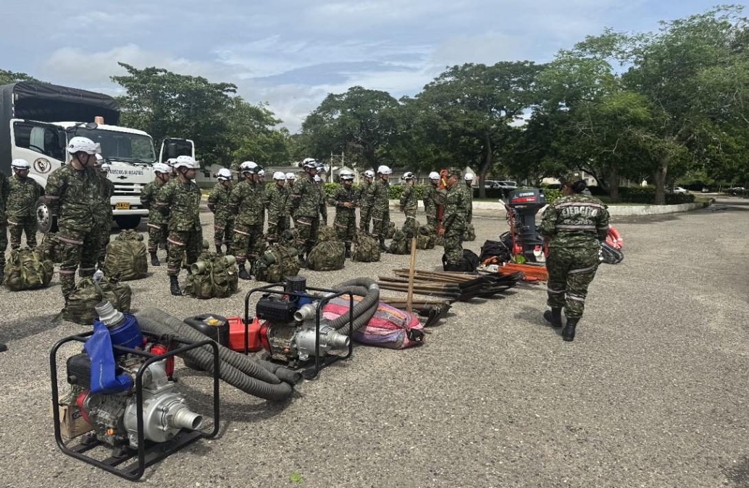 Soldados rescatistas del Ejército Nacional en alistamiento por temporada de lluvias