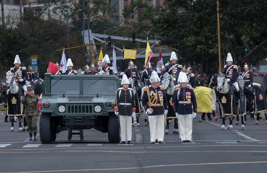 Más de 6.200 uniformados de las Fuerzas Militares y de la Policía desfilaron en Bogotá y Ciudad Bolívar en un imponente homenaje al pueblo colombiano por los 216 años de la Independencia