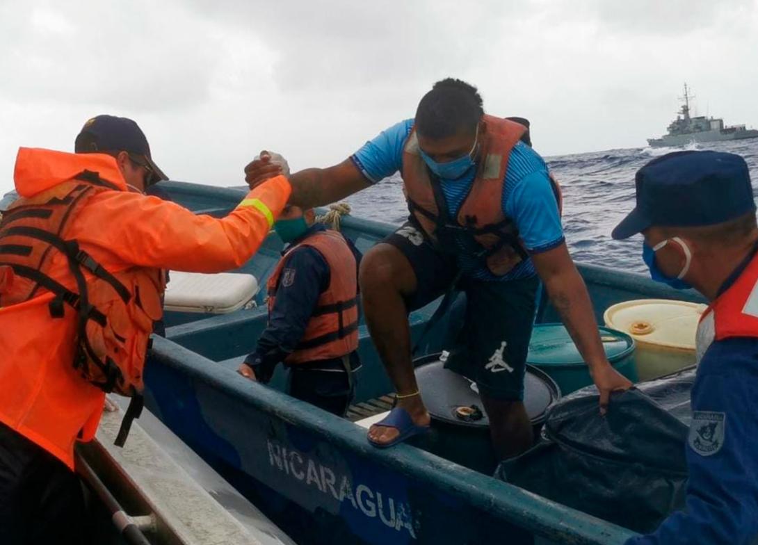 cogfm-armada-colombia-autoridades-nicaraguese-participan-rescate-dos-pescadores-14.jpg