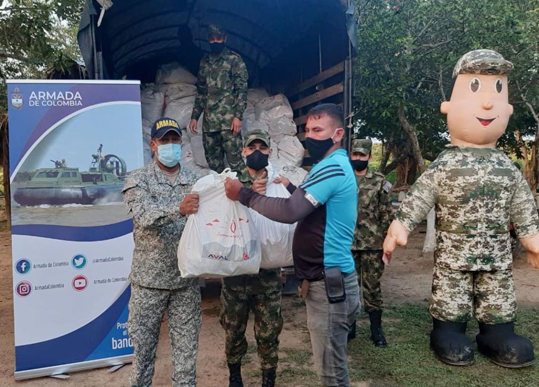 Colombian national army and Navy distribute humanitarian aid in Arauca ...