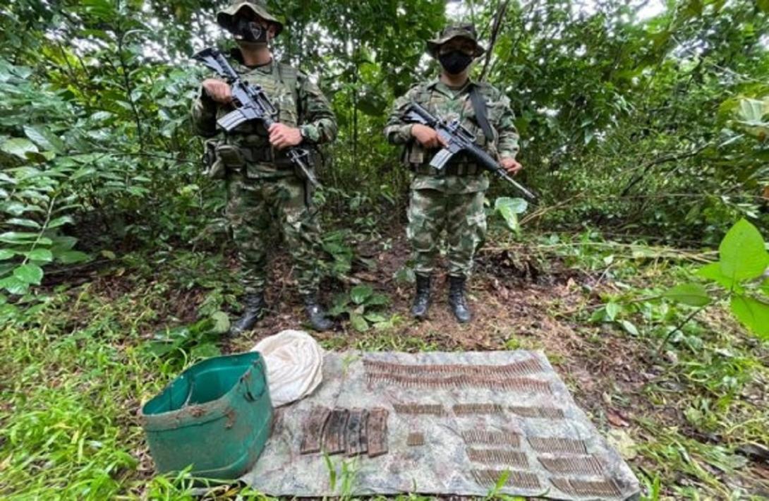 cogfm-armada-de-colombia-localizan-12-depositos-ilegales-con-armamento-de-las-disidencia-de-las-farc-en-el-sur-del-pais-26.jpg