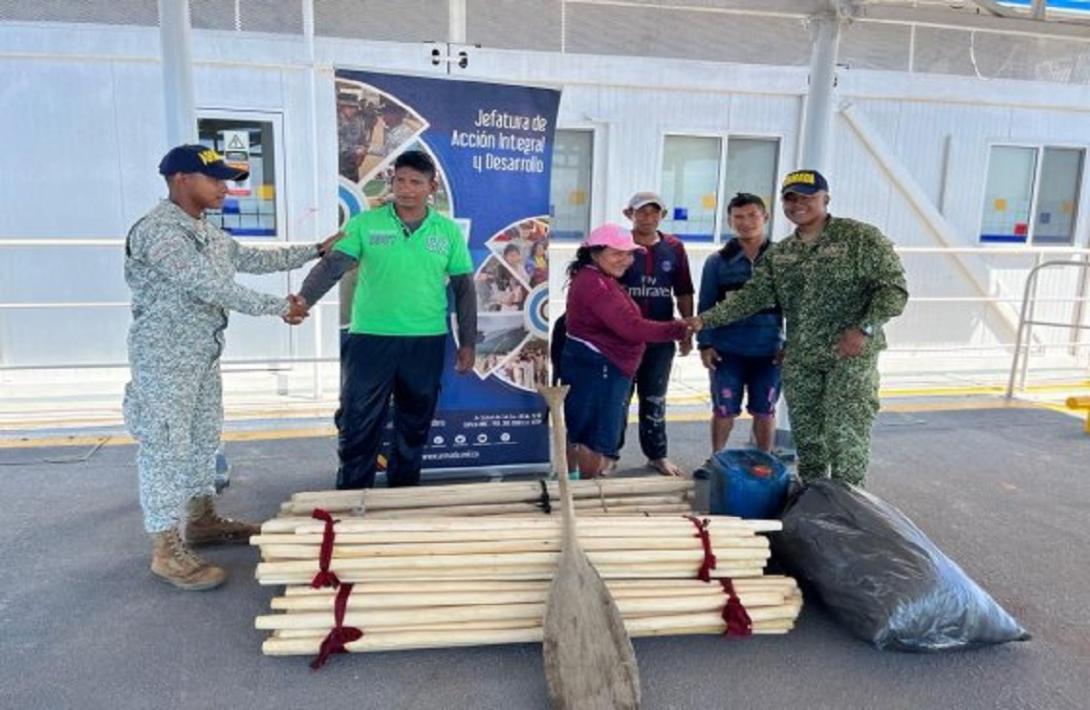 cogfm-armada-de-colombia-rescato-a-cinco-indigenas-que-naufragaron-en-el-rio-orinoco-19.jpg