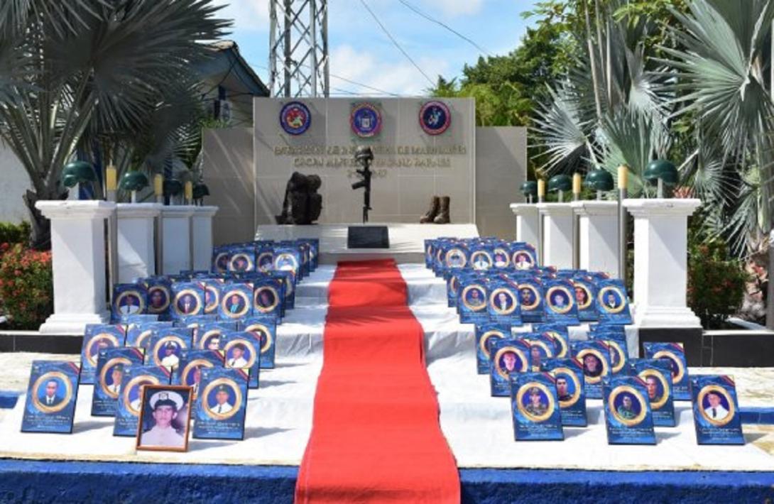 cogfm-armada-de-colombia-rinde-homenaje-a-los-heroes-y-sus-familias-21.jpg