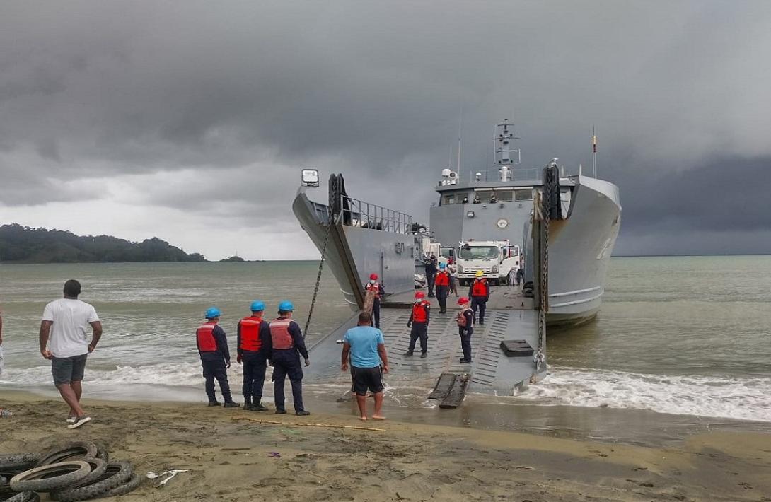 cogfm-armada-de-colombia-transporta-vehiculos-para-recoleccion-de-residuos-en-acandi-choco-17.jpg