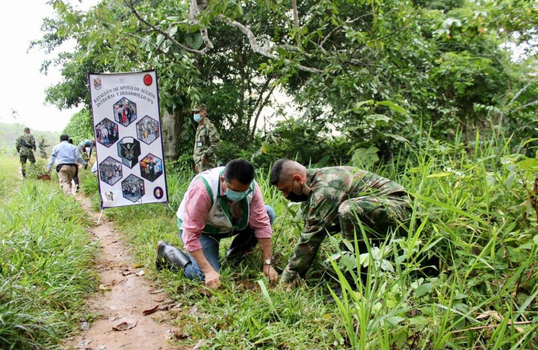 cogfm-ejercito-fe-en-colombia-secretaria-de-agricultura-en-florencia-en-jornada-de-siembra-de-arboles-16.jpg