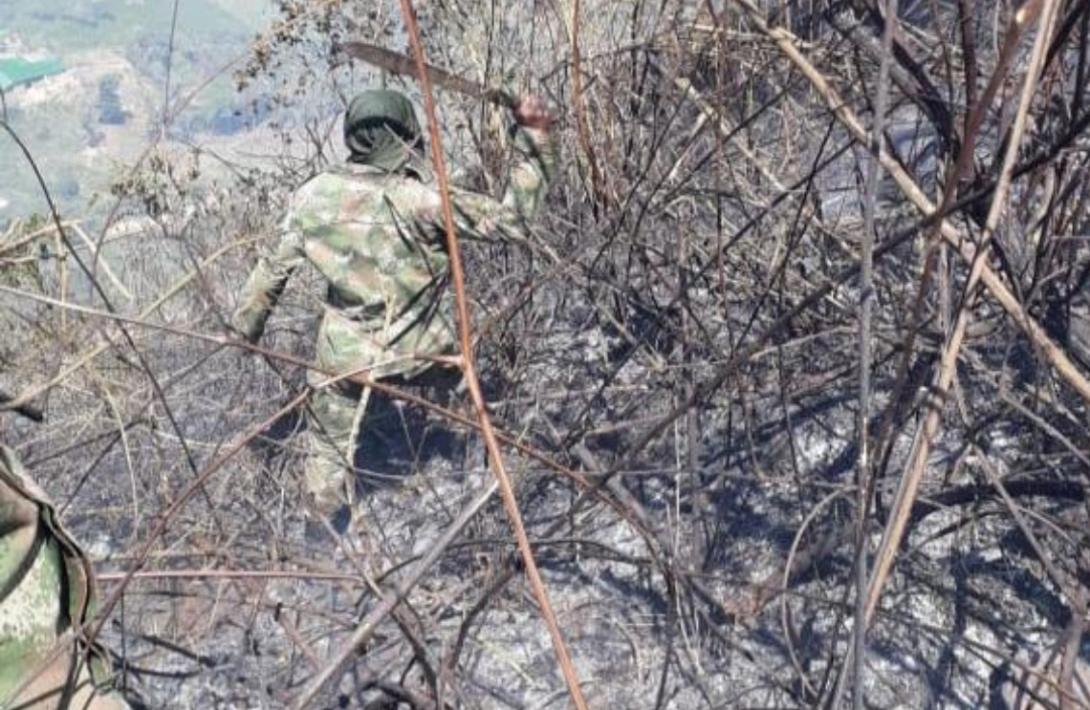 cogfm-ejercito-nacional-apoyo-mitigacion-de-incendio-en-fosca-cundinamarca-30.jpg