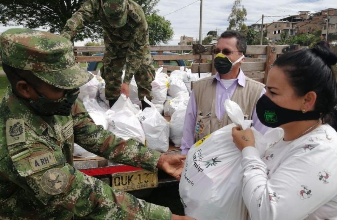 cogfm-ejercito-nacional-y-pastoral-social-de-la-arquidiocesis-de-popayan-se-unen-para-entregar-ayudas-a-los-mas-vulnerables.jpg