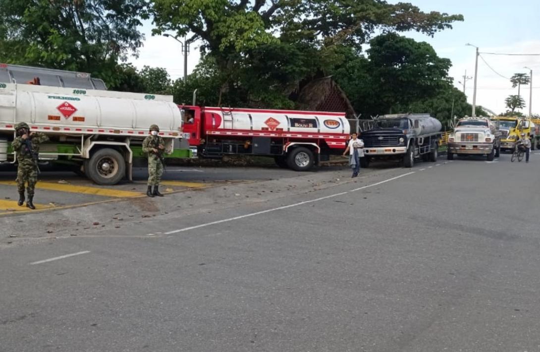 cogfm-ejercito-nacional-y-policia-logran-concertacion-con-manifestacion-para-dar-libre-al-paso-de-combustible-en-el-tolima-08.jpg