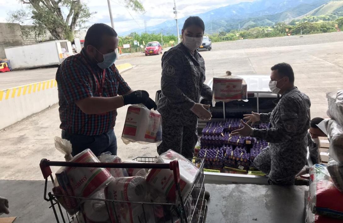 cogfm-fac-reciben-mercados-para-entregarlo-ciudadania-gaitania-tolima-14.jpg